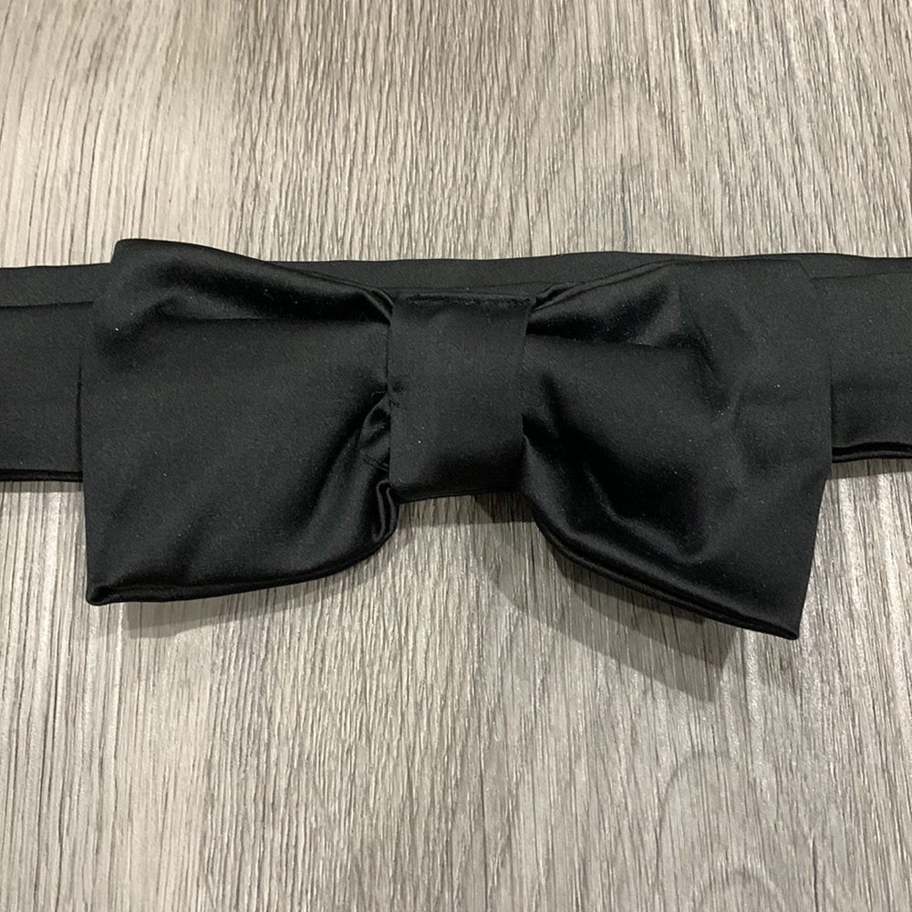 Black silk-like texture fabric belt with bow - Picture 2 of 5